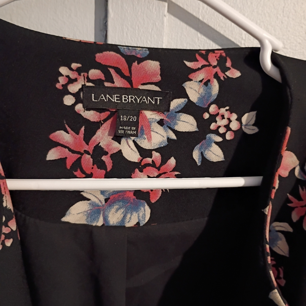 Size 18/20 Lane Bryant Black Floral Blazer 18/20, Like New! - Picture 4 of 5